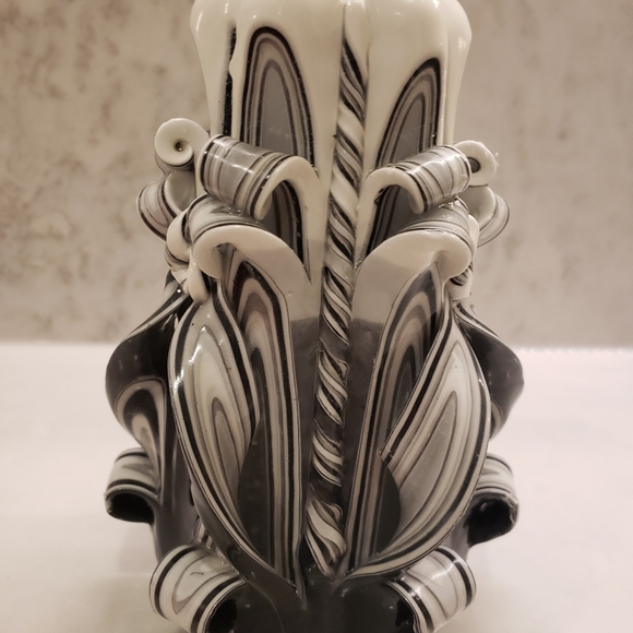Hand carved grey, white and black candle carved in Hawaii - Picture 3 of 8